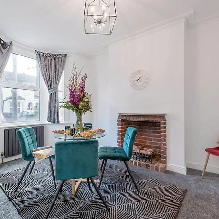 Pembroke House Apartamento Norwood Exterior foto
